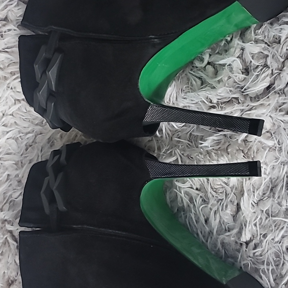 Black Suede High Heel Pumps with Green Accents